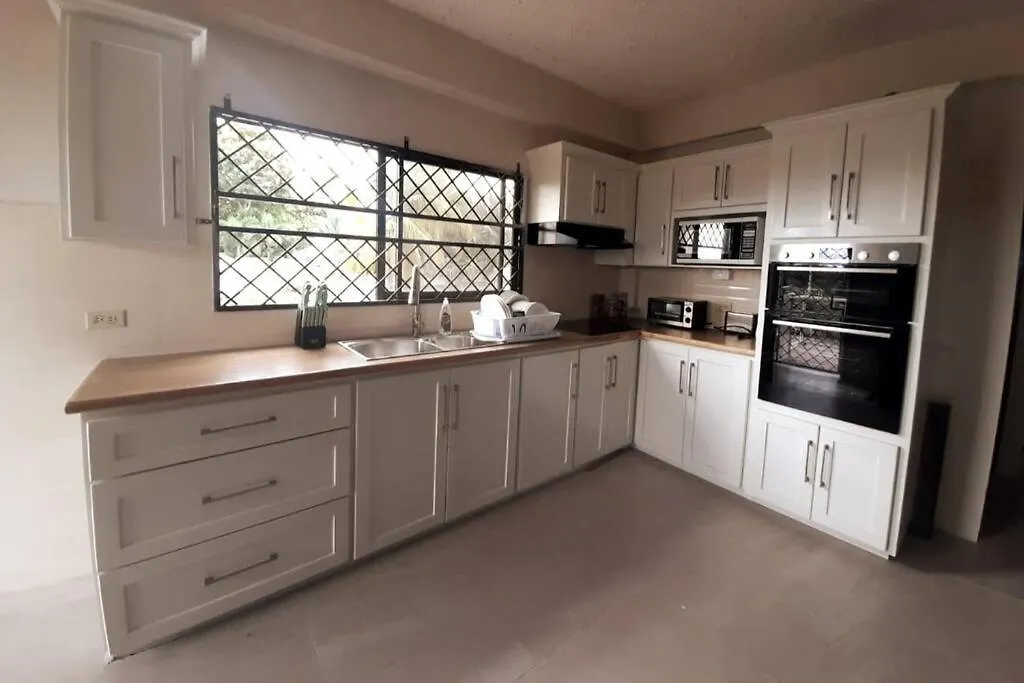 Holiday home Mango Vert House Arima